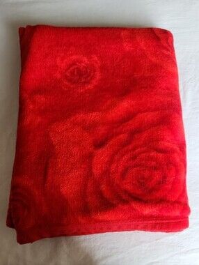 🌹Chinese Laundry Red Rose Plush Bedding Blanket / Throw